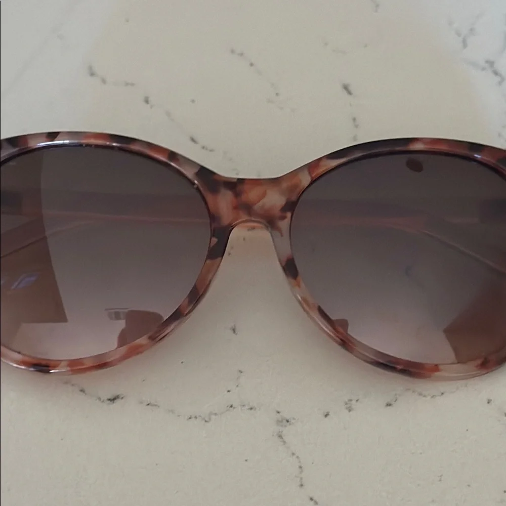 LOFT Outlet Women's Tortoiseshell Sunglasses OS NWOT - Picture 6 of 16